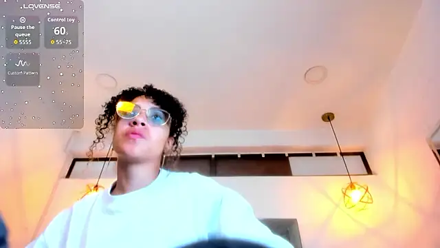 Hanna Cornee  online show from March 4, 2026, 2:25 pm