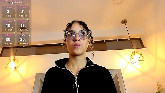 Snapshot of Hanna_Cornee_ chatting on October 20, 2025, 1:44 pm Hanna Cornee online show from October 20, 2025, 1:44 pm