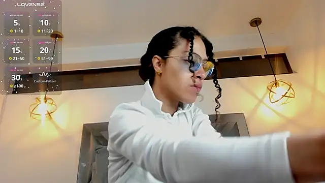 Snapshot of Hanna_Cornee_ chatting on December 3, 2025, 1:43 pm Hanna Cornee online show from December 3, 2025, 1:43 pm