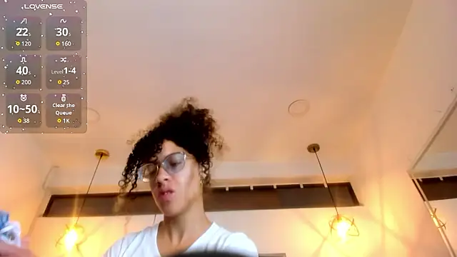 Hanna Cornee  online show from March 5, 2026, 12:24 pm