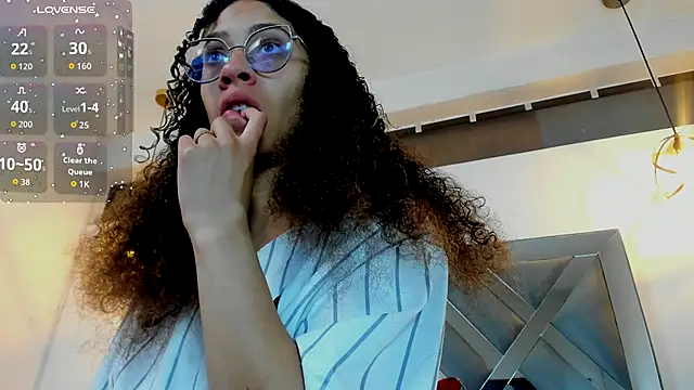 Snapshot of Hanna_Cornee_ chatting on October 4, 2025, 1:23 pm Hanna Cornee online show from October 4, 2025, 1:23 pm