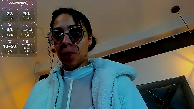 Snapshot of Hanna_Cornee_ chatting on October 13, 2025, 1:34 pm Hanna Cornee online show from October 13, 2025, 1:34 pm