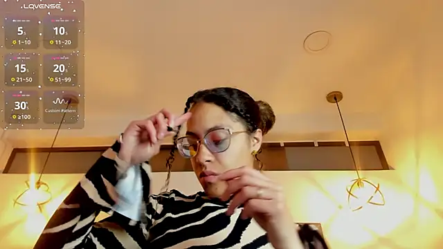 Snapshot of Hanna_Cornee_ chatting on November 13, 2025, 1:15 pm Hanna Cornee online show from November 13, 2025, 1:15 pm