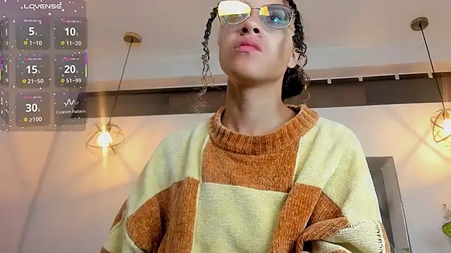 Snapshot of Hanna_Cornee_ chatting on December 15, 2025, 12:11 pm Hanna Cornee online show from December 15, 2025, 12:11 pm