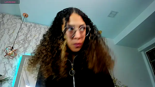 Snapshot of Hanna_Cornee_ chatting on September 15, 2025, 1:55 pm Hanna Cornee online show from September 15, 2025, 1:55 pm