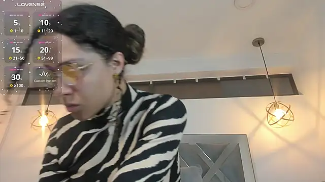 Snapshot of Hanna_Cornee_ chatting on November 21, 2025, 1:32 pm Hanna Cornee online show from November 21, 2025, 1:32 pm