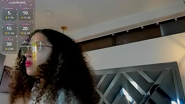 Snapshot of Hanna_Cornee_ chatting on November 18, 2025, 5:27 pm Hanna Cornee online show from November 18, 2025, 5:27 pm