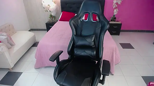 Snapshot of sophia_brunette_ chatting on September 30, 2025, 11:49 am sophia brunette online show from September 30, 2025, 11:49 am