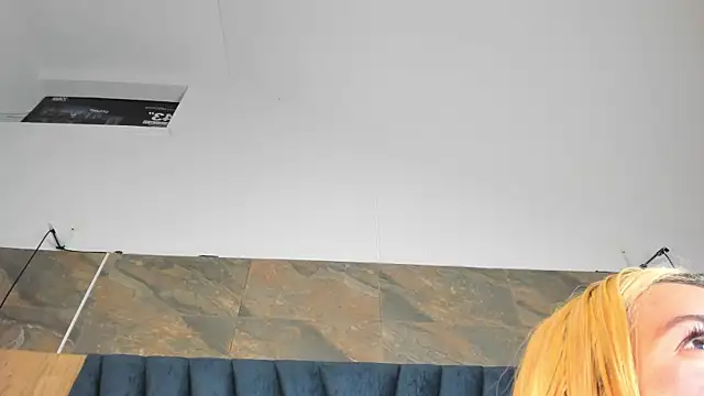 Snapshot of Barbiie_98 chatting on October 17, 2025, 12:51 pm Barbiie 98 online show from October 17, 2025, 12:51 pm