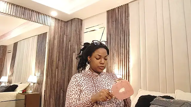 Snapshot of SheilaCoopers_ chatting on October 24, 2025, 12:26 pm SheilaCoopers online show from October 24, 2025, 12:26 pm