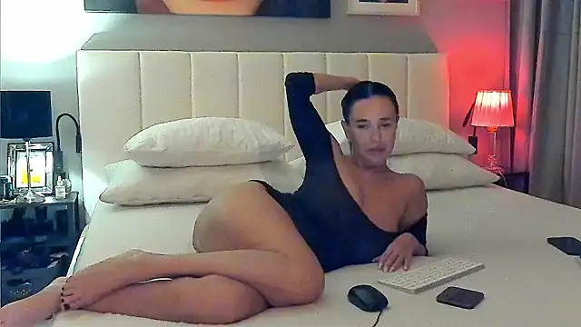 simonacavali online show from May 16, 2026, 7:24 pm