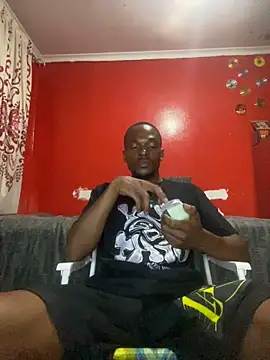 Snapshot of BaggyDirt chatting on December 15, 2025, 6:47 pm BaggyDirt online show from December 15, 2025, 6:47 pm