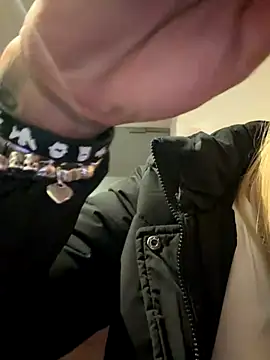 poppyinga1 online show from November 28, 2025, 9:59 pm