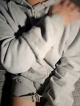 111owo111 online show from September 17, 2025, 1:46 pm