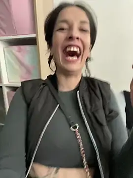 Piggiteablacktea online show from April 17, 2026, 2:31 pm