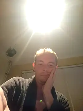 piercingpik online show from September 25, 2025, 9:21 pm