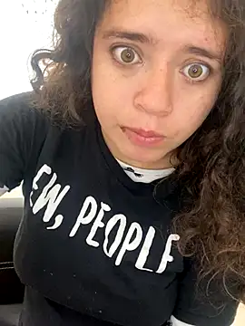 Lucy YupiSweet online show from November 16, 2025, 5:06 pm