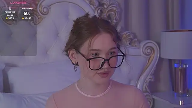 Snapshot of NancySmitts chatting on September 26, 2025, 4:03 pm NancySmitts online show from September 26, 2025, 4:03 pm