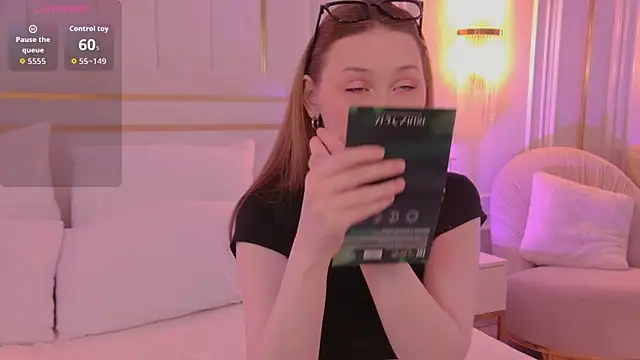 Snapshot of NancySmitts chatting on November 19, 2025, 3:45 pm NancySmitts online show from November 19, 2025, 3:45 pm