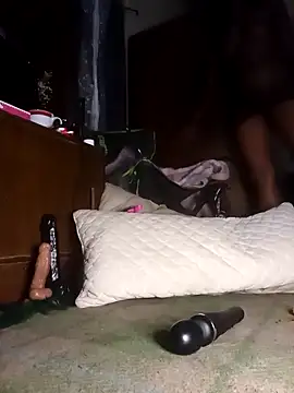 Snapshot of RFeltomWhitJ chatting on October 22, 2025, 11:36 pm RFeltomWhitJ online show from October 22, 2025, 11:36 pm