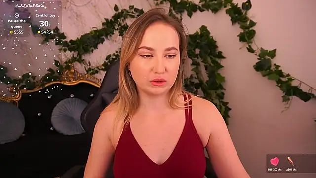 Snapshot of SofieBloom chatting on November 13, 2025, 11:19 pm SofieBloom online show from November 13, 2025, 11:19 pm