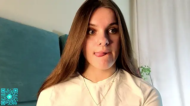 chloemilka online show from March 26, 2026, 5:11 pm