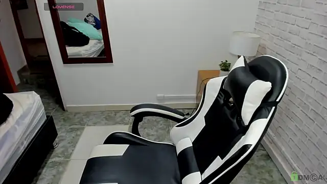 salome rojas  online show from April 18, 2026, 8:42 pm