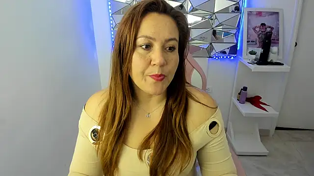 Snapshot of camixxx_m chatting on November 7, 2025, 12:53 pm camixxx m online show from November 7, 2025, 12:53 pm