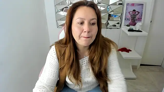 Snapshot of camixxx_m chatting on November 5, 2025, 12:19 pm camixxx m online show from November 5, 2025, 12:19 pm