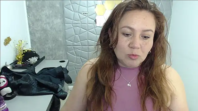 Snapshot of camixxx_m chatting on November 9, 2025, 12:42 pm camixxx m online show from November 9, 2025, 12:42 pm