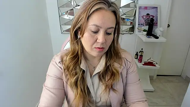 Snapshot of camixxx_m chatting on December 2, 2025, 12:29 pm camixxx m online show from December 2, 2025, 12:29 pm