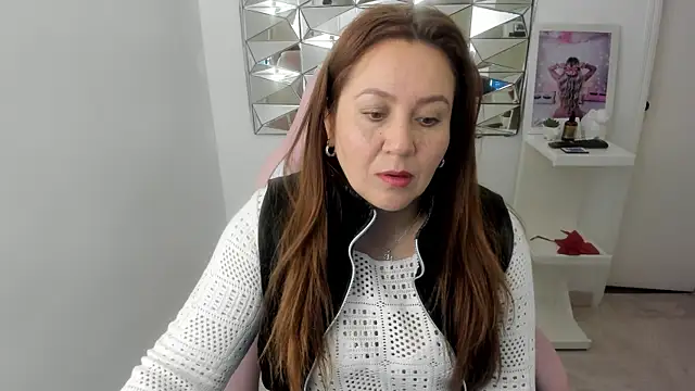 Snapshot of camixxx_m chatting on October 29, 2025, 12:26 pm camixxx m online show from October 29, 2025, 12:26 pm