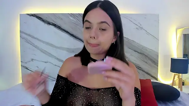 thamiina  online show from November 26, 2025, 7:03 pm