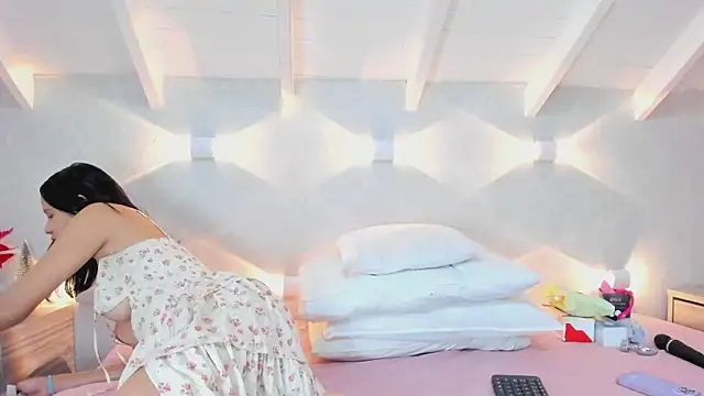 Snapshot of Princesita_Sofia_ chatting on December 15, 2025, 8:36 pm Princesita Sofia online show from December 15, 2025, 8:36 pm