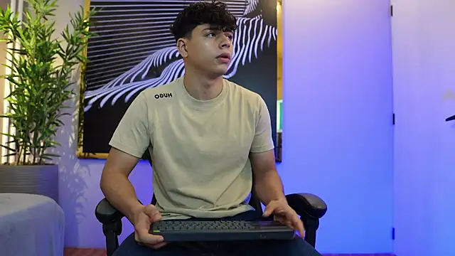 Snapshot of Ethan_occonor chatting on November 13, 2025, 12:42 pm Ethan occonor online show from November 13, 2025, 12:42 pm