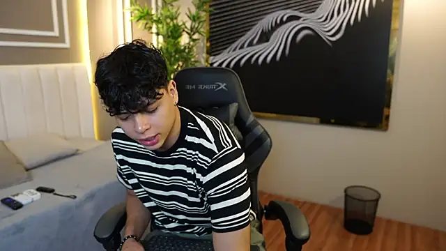 Snapshot of Ethan_occonor chatting on November 11, 2025, 12:44 pm Ethan occonor online show from November 11, 2025, 12:44 pm