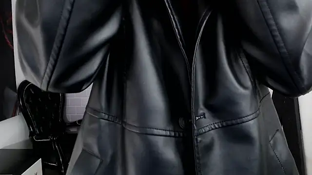 Snapshot of aleesha_cameron02 chatting on October 27, 2025, 12:06 pm aleesha cameron02 online show from October 27, 2025, 12:06 pm