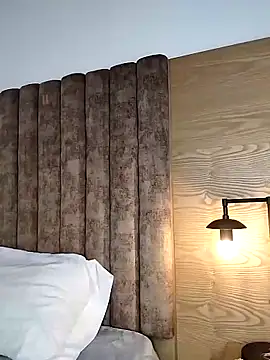 elizabeth lamer online show from September 14, 2025, 6:47 am