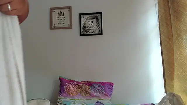 selena jhonson online show from September 11, 2025, 3:01 pm