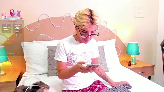 Snapshot of Enrrixxx_ chatting on November 27, 2025, 10:10 pm Enrrixxx online show from November 27, 2025, 10:10 pm