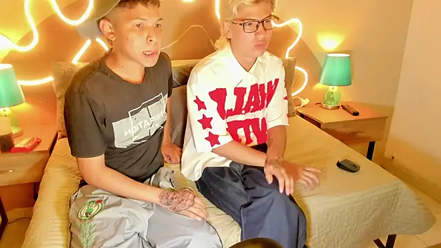 Snapshot of Enrrixxx_ chatting on November 9, 2025, 12:25 am Enrrixxx online show from November 9, 2025, 12:25 am