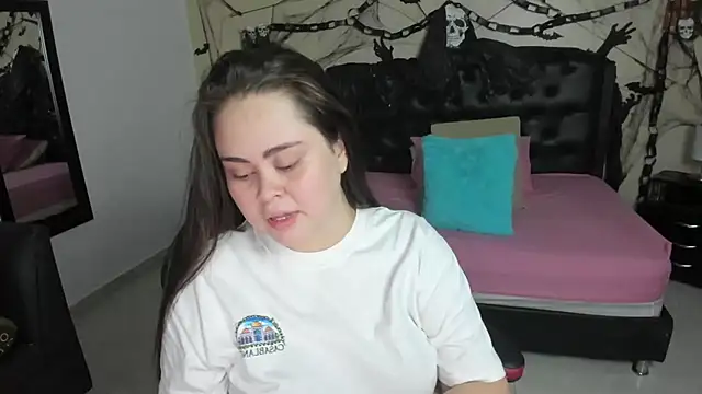 Snapshot of LolaVillalobos chatting on October 27, 2025, 2:18 pm LolaVillalobos online show from October 27, 2025, 2:18 pm