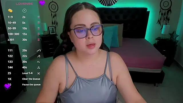 Snapshot of LolaVillalobos chatting on October 9, 2025, 1:55 pm LolaVillalobos online show from October 9, 2025, 1:55 pm