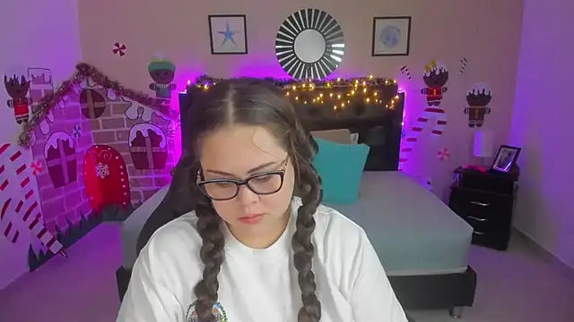 LolaVillalobos online show from January 9, 2026, 11:50 am