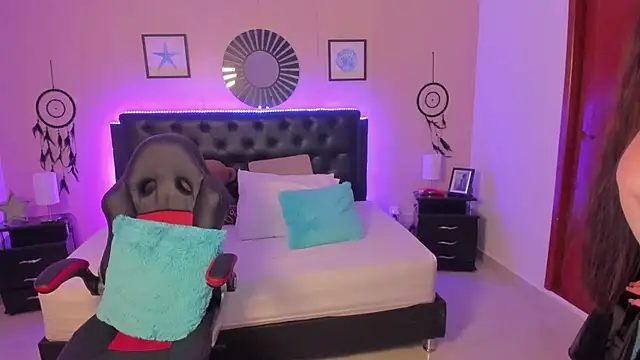 LolaVillalobos online show from February 7, 2026, 1:30 pm