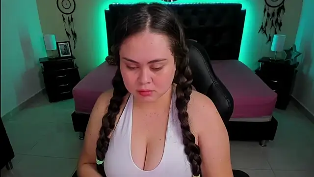 Snapshot of LolaVillalobos chatting on October 12, 2025, 1:34 pm LolaVillalobos online show from October 12, 2025, 1:34 pm