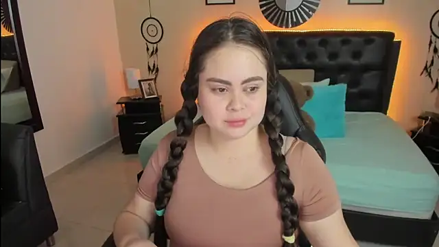 Snapshot of LolaVillalobos chatting on October 7, 2025, 1:56 pm LolaVillalobos online show from October 7, 2025, 1:56 pm