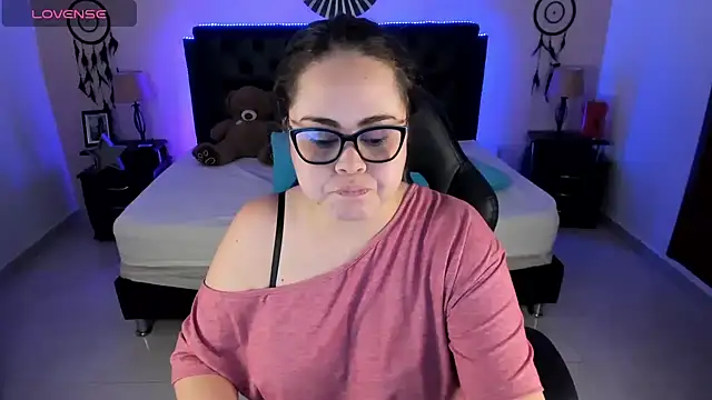 Snapshot of LolaVillalobos chatting on July 4, 2026, 11:38 am LolaVillalobos online show from July 4, 2026, 11:38 am