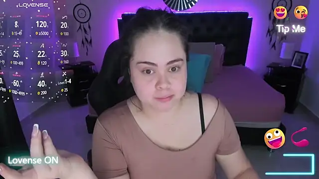 Snapshot of LolaVillalobos chatting on November 3, 2025, 12:42 pm LolaVillalobos online show from November 3, 2025, 12:42 pm