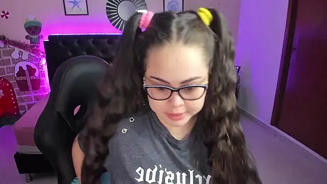 LolaVillalobos online show from January 10, 2026, 11:49 am